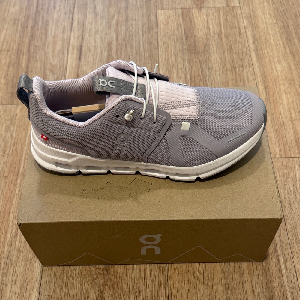 4 Youth / 5.5 Women On Cloud Sneaker in Light Lavender